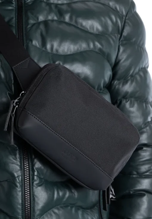 Crossover Pouch